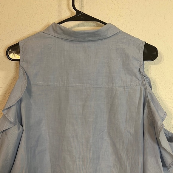 Abercrombie & Fitch Cold Shoulder Ruffle blouse, size large. - Picture 6 of 9